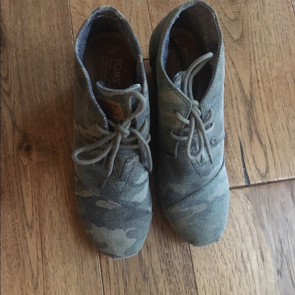 TOMS canvas desert boots